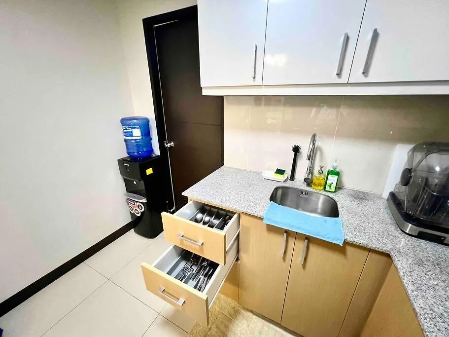 Modern 2Br In Uptown Parksuites W/ Free Parking Manila Apartment