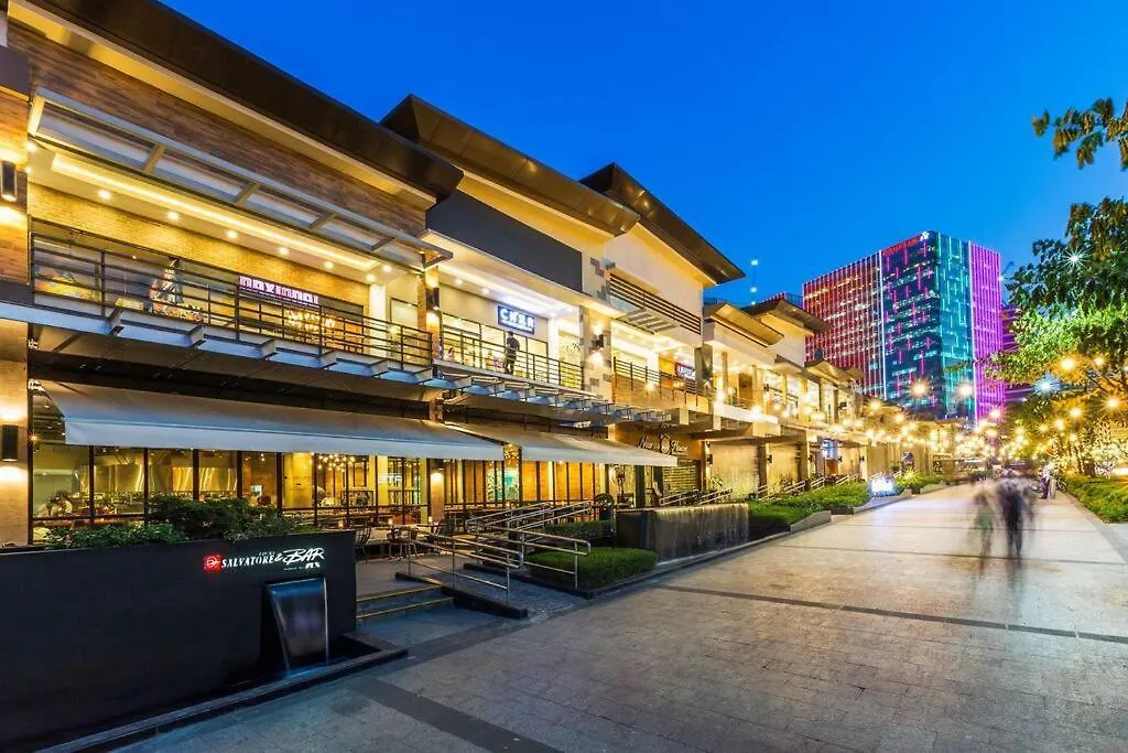 Modern 2Br In Uptown Parksuites W/ Free Parking Manila