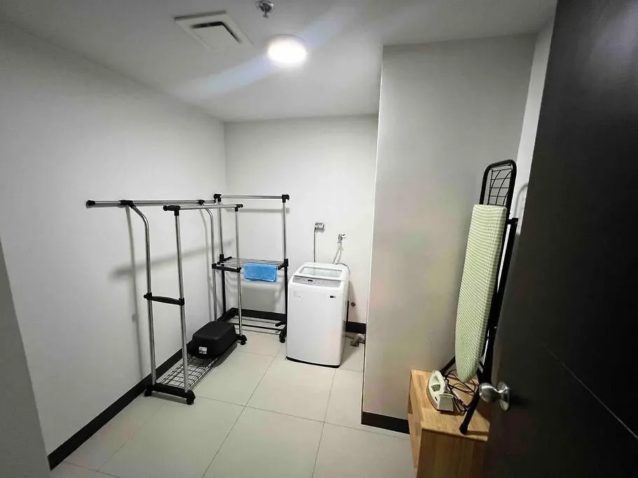 Modern 2Br In Uptown Parksuites W/ Free Parking Manila Apartment
