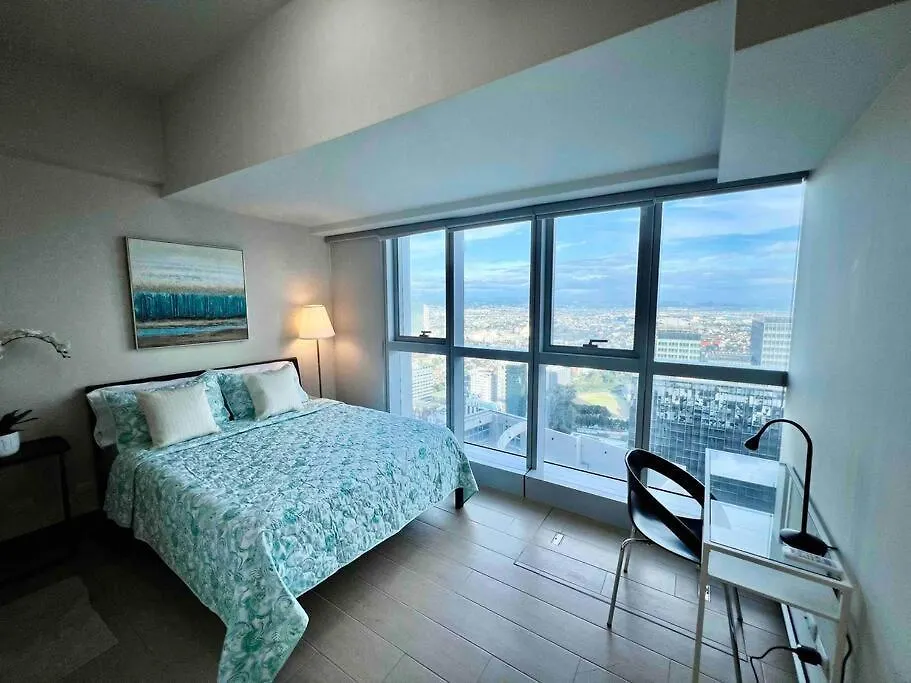 Modern 2Br In Uptown Parksuites W/ Free Parking Manila