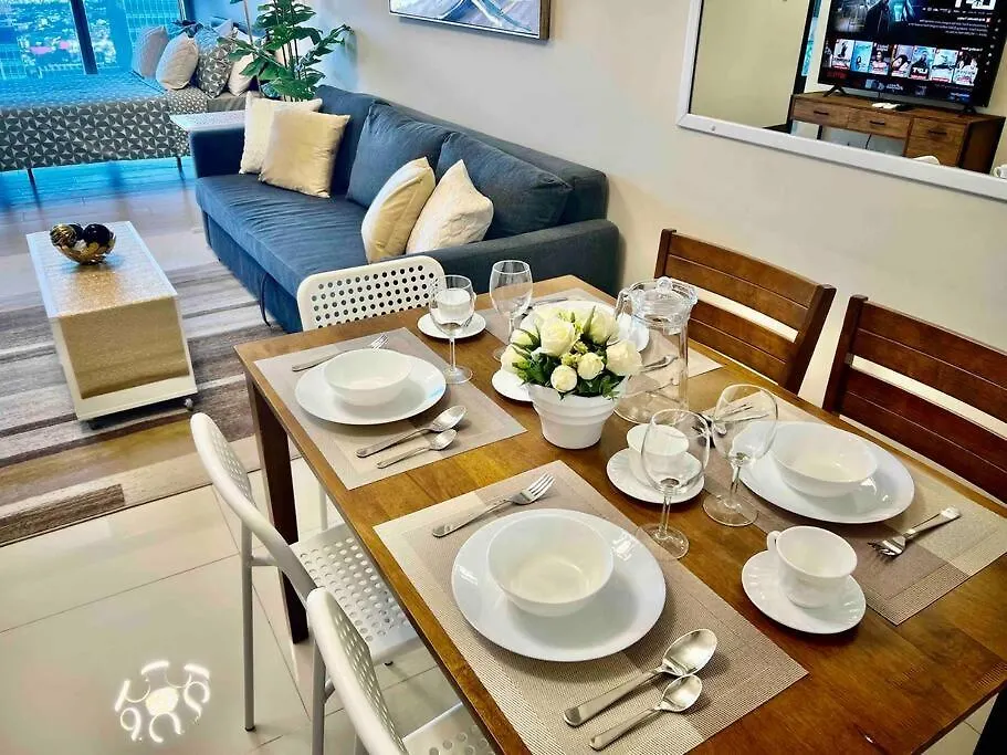 Modern 2Br In Uptown Parksuites W/ Free Parking Manila