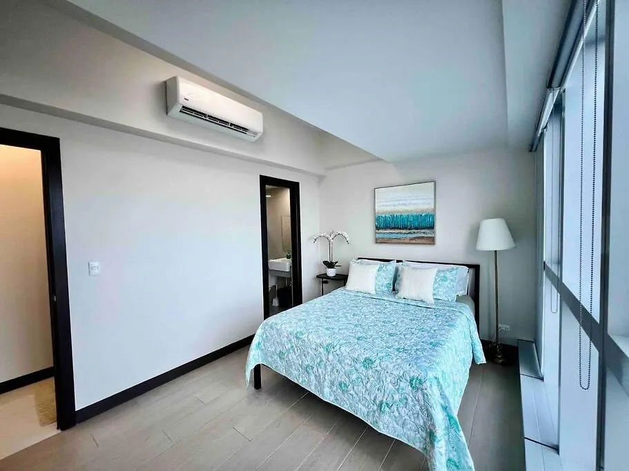 Modern 2Br In Uptown Parksuites W/ Free Parking Manila Apartment
